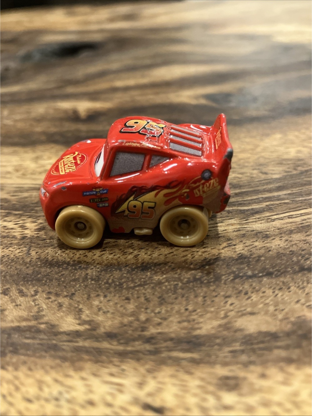Disney Pixar Cars Muddy Lightning McQueen Mini Racers - Picture 3 of 7